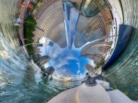 まるで世界を万華鏡の中に閉じ込めたよう…。ランディ・スコットの異次元空間