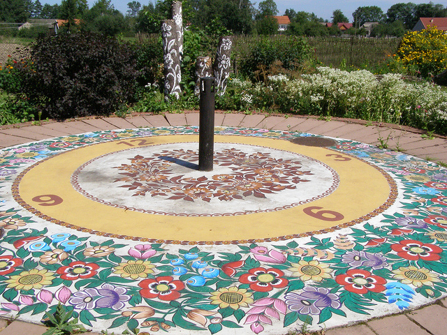 まるで絵本の中の秘密の花園! 世界一花柄が溢れている村「ザリピエ」