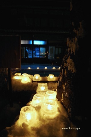 手作りキャンドルの灯火が幻想的。今年も「氷雪の灯祭り」が開催中