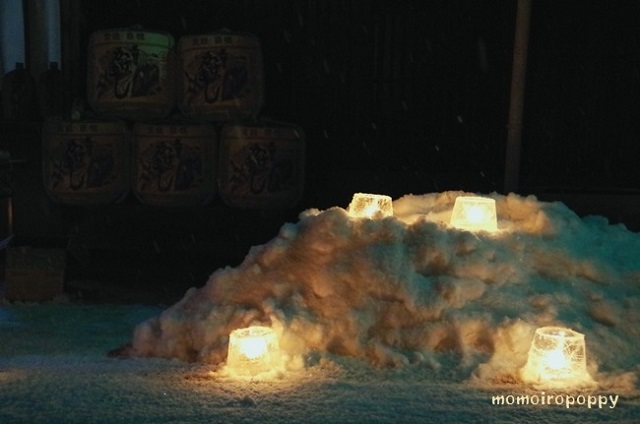 手作りキャンドルの灯火が幻想的。今年も「氷雪の灯祭り」が開催中