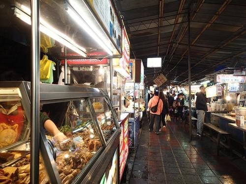 【台湾】お餅のかき氷が癖になる!B級グルメの屋台が並ぶ「寧夏夜市」