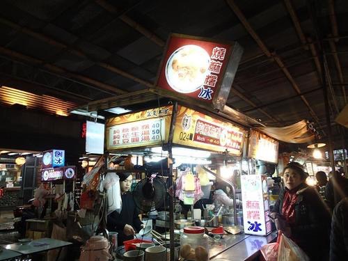 【台湾】お餅のかき氷が癖になる!B級グルメの屋台が並ぶ「寧夏夜市」