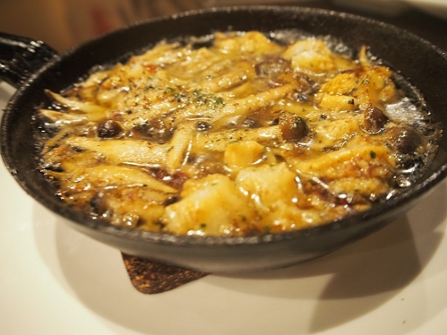 雲丹カルボナーラうどんが癖になる!バラエティー豊かな料理が魅力のお店