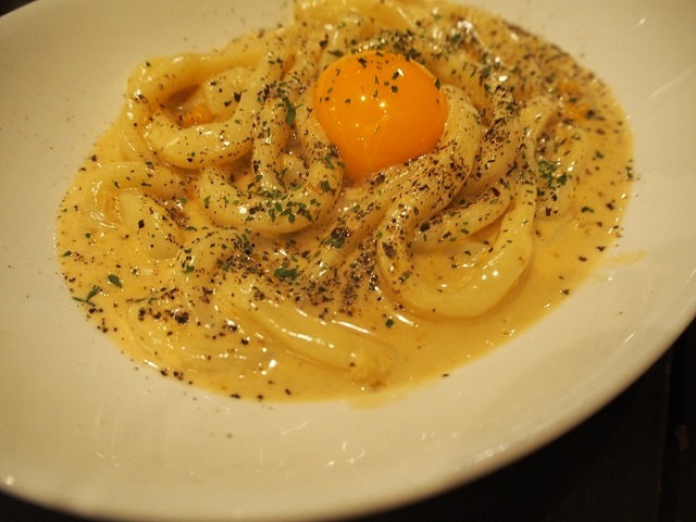 雲丹カルボナーラうどんが癖になる!バラエティー豊かな料理が魅力のお店