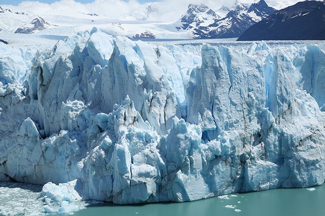 世界一周者が見た絶景!全長約35km、大迫力の「ペリト・モレノ氷河」