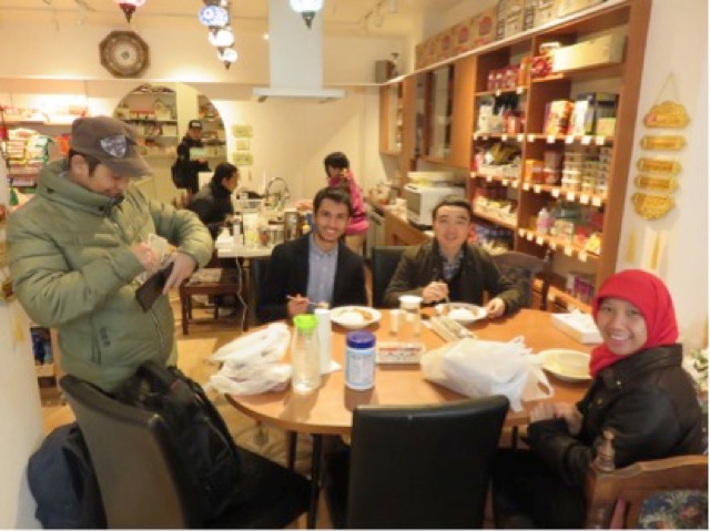 神戸に行ったら立ち寄りたい、ユニークな新オープン店舗 その1「日本一きれいなハラールショップ」