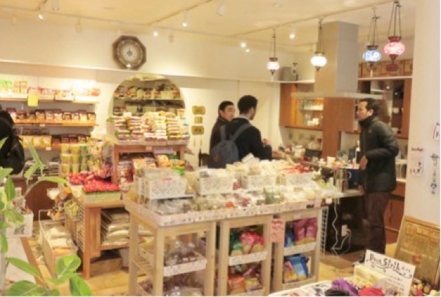 神戸に行ったら立ち寄りたい、ユニークな新オープン店舗 その1「日本一きれいなハラールショップ」