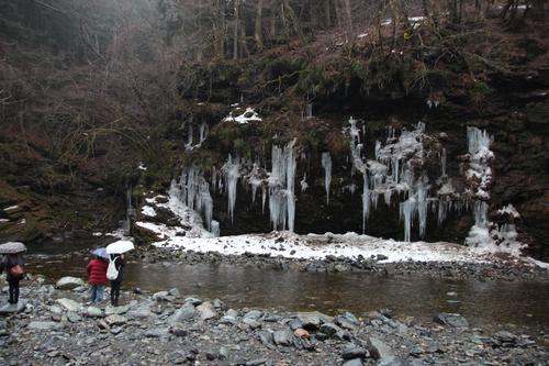 【秩父】冬の風物詩!天然物と人工物が楽しめる「三十槌の氷柱」