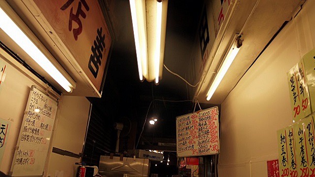 【代々木】1貫10円!今話題の「名前のないお寿司屋さん」