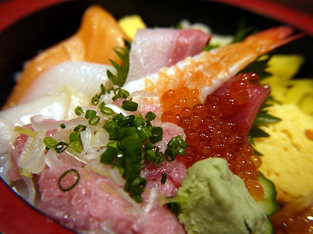 【新宿】1000円でお釣りがくる!コスパの良い海鮮ちらし「雛寿司」