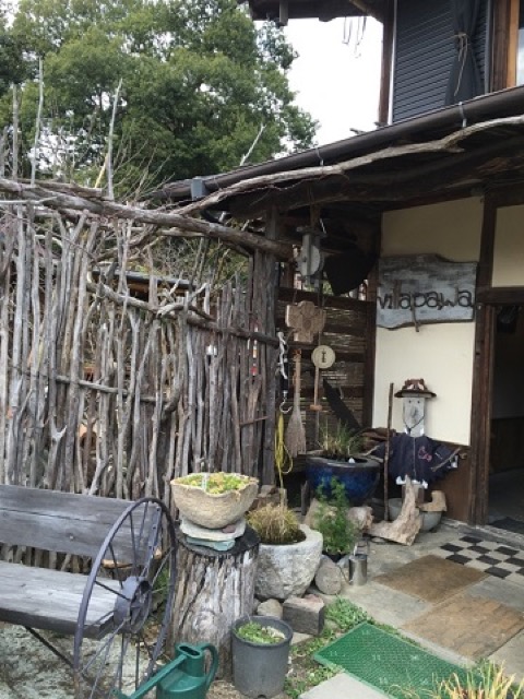 お庭の薪小屋で注文!?趣深い古民家で食べる絶品薪窯ピザ