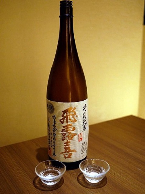 和食ビストロ「日本酒にするかワインにするか」でプレミアムな日本酒を堪能