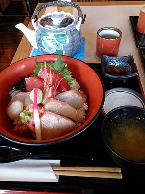 お値段も食べて納得!いいネタが揃う、南部市場「横濱屋本舗食堂」