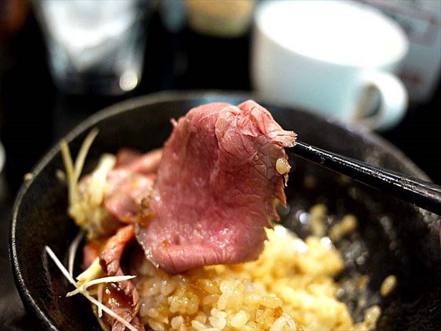 男の子が喜びそう!見た目も豪快なローストビーフ丼ランチ