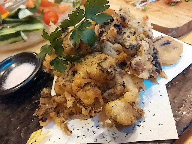 肉と魚をカジュアルに。日本酒を少量ずつ注文できる蒲田のお店