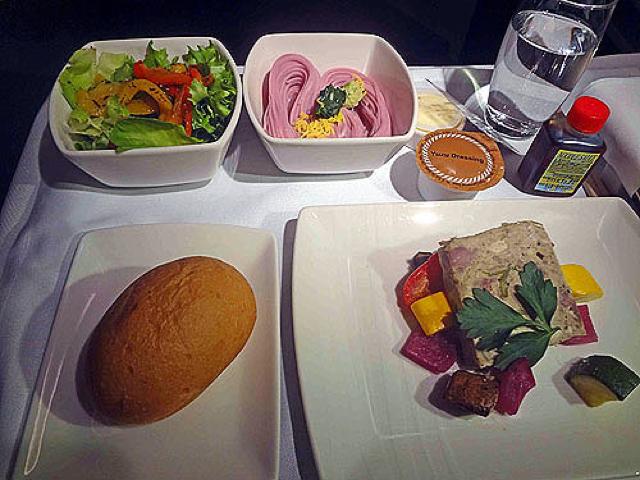 ビジネスクラスの機内食レポ。キャセイパシフィック航空「羽田~香港」