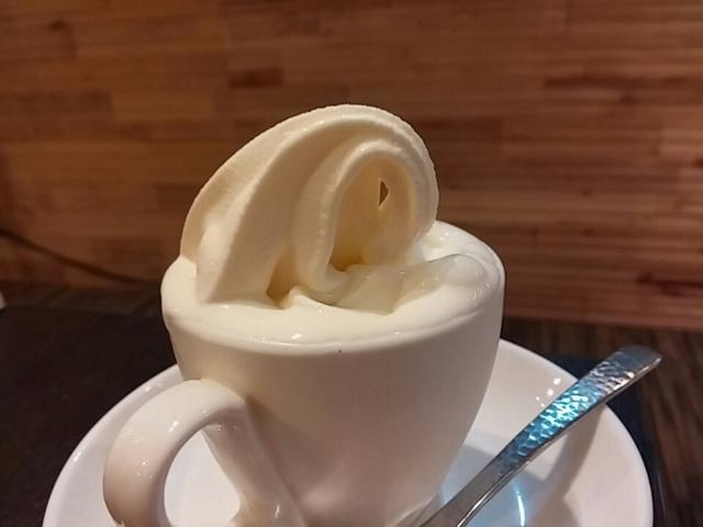 ソフトクリームでのんびりティータイム。人形町のまったりカフェ