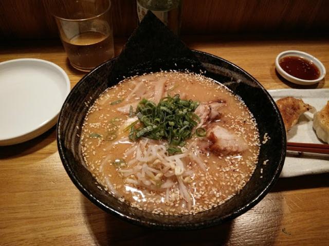 バルセロナで大人気の和食店!濃厚味噌ラーメンとボリュームたっぷり餃子