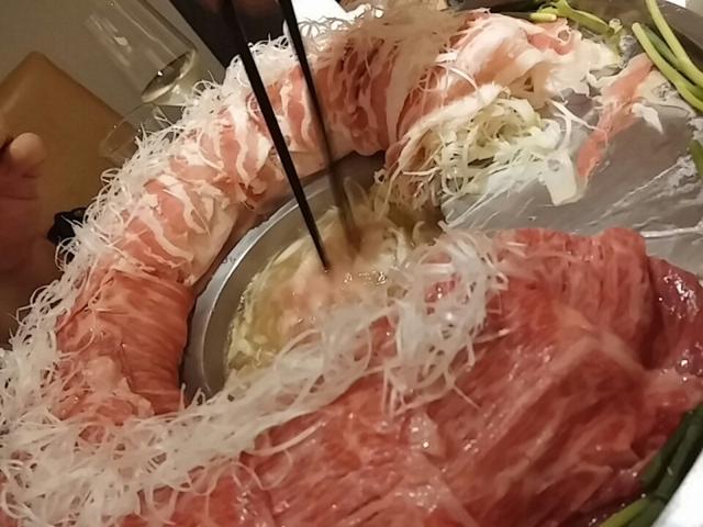 【六本木】見た目とウラハラに繊細な味わい!話題の博多炊き肉鍋は大迫力