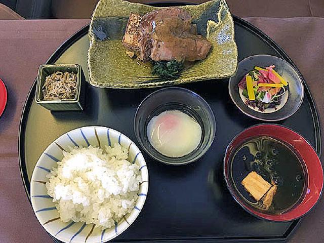 機内食レポート。JAL(日本航空)「成田~ジャカルタ」ファーストクラス