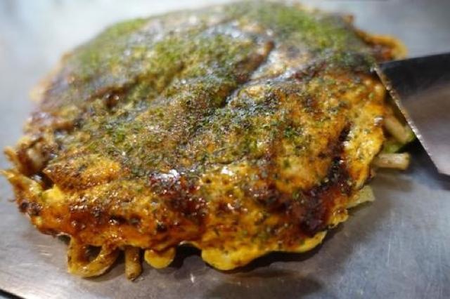 お好み焼きはうどんを入れるのが主流!因島の有名店「うえだ」