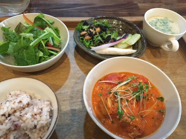 栄養バランスもばっちり。オシャレな隠れ家カフェ「つむぎ食堂」