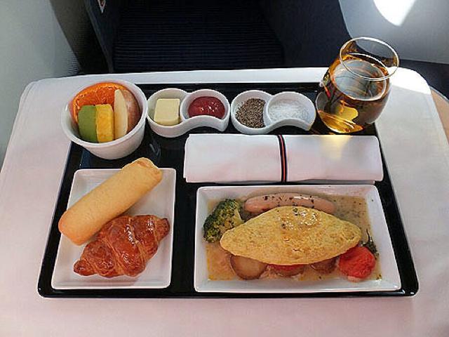 機内食レポート。ANA(全日空)「羽田~シドニー」ビジネスクラス