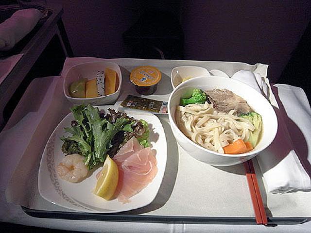 機内食レポート。中国国際航空「北京~パリ」ビジネスクラス