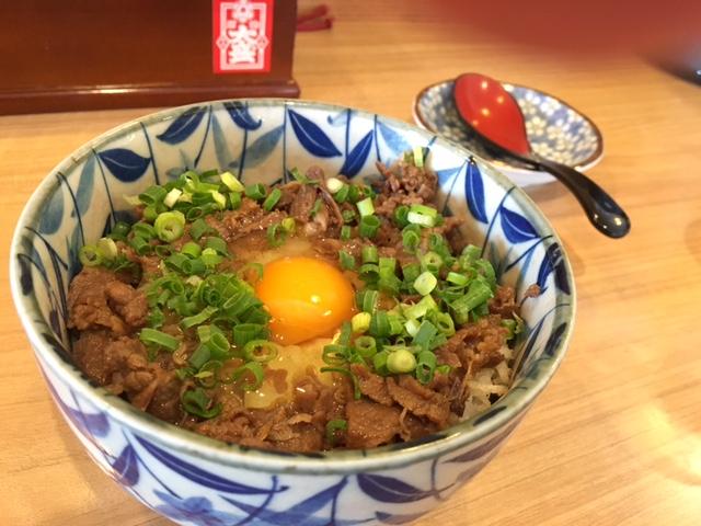 お出汁がきいた甘めのタレがもう絶品!宮崎「大盛りうどん」の肉めし