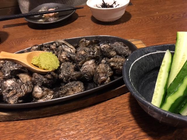 炭火で豪快に焼いたコリコリで美味しい宮崎地鶏が食べられる「ぐんけい隠蔵」