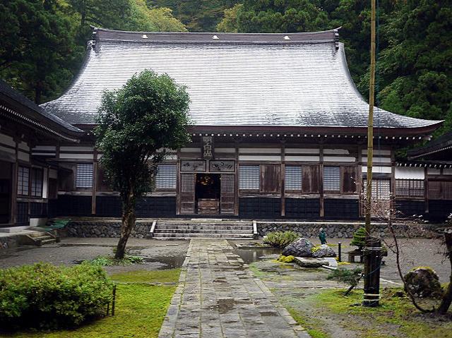 山寺で座禅と写経体験。精進料理も堪能できる新潟県五泉市「慈光寺」
