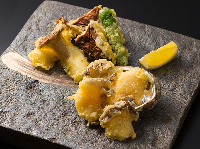 旬の「エゾアワビ」、芳醇な「牛肉」を味わえる!「ステーキ&エゾアワビフェア」【リーガロイヤルホテル広島】