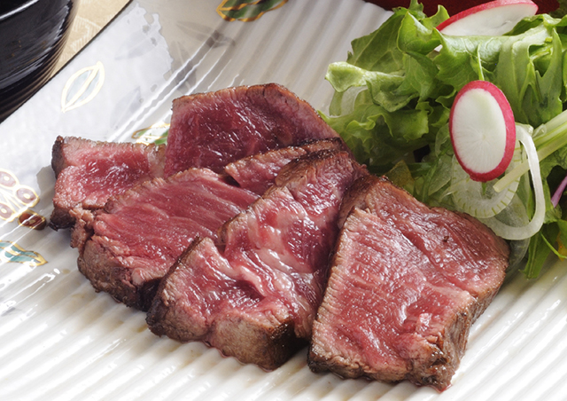 旬の「エゾアワビ」、芳醇な「牛肉」を味わえる!「ステーキ&エゾアワビフェア」【リーガロイヤルホテル広島】