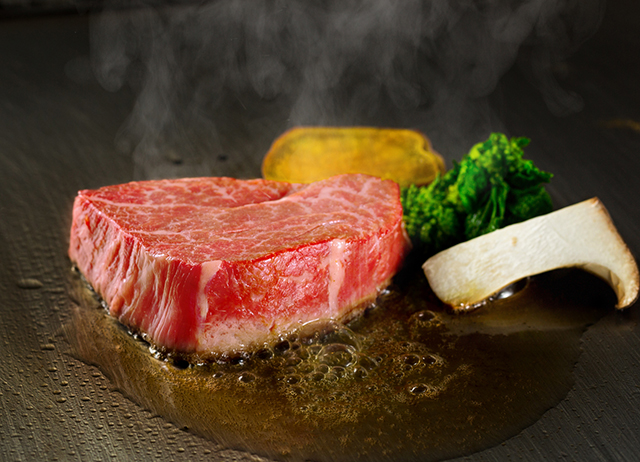 旬の「エゾアワビ」、芳醇な「牛肉」を味わえる！「ステーキ＆エゾアワビフェア」【リーガロイヤルホテル広島】