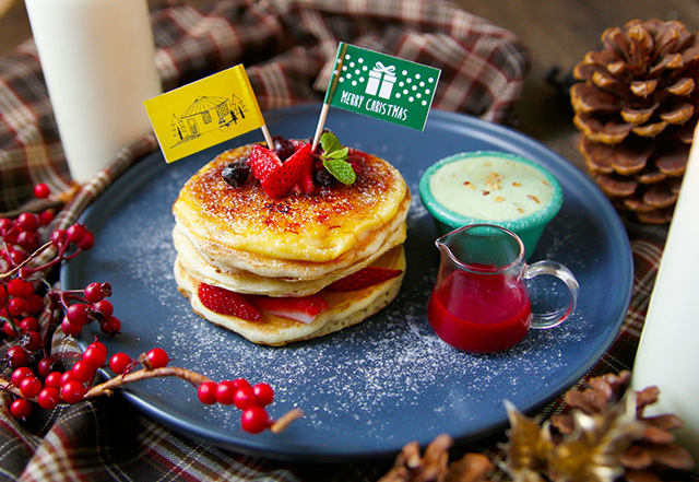 神戸旧居留地のカフェから、クリスマス限定3段重ねのパンケーキが登場!