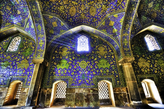 世界の半分がある瑠璃色モスクに宇宙を観る