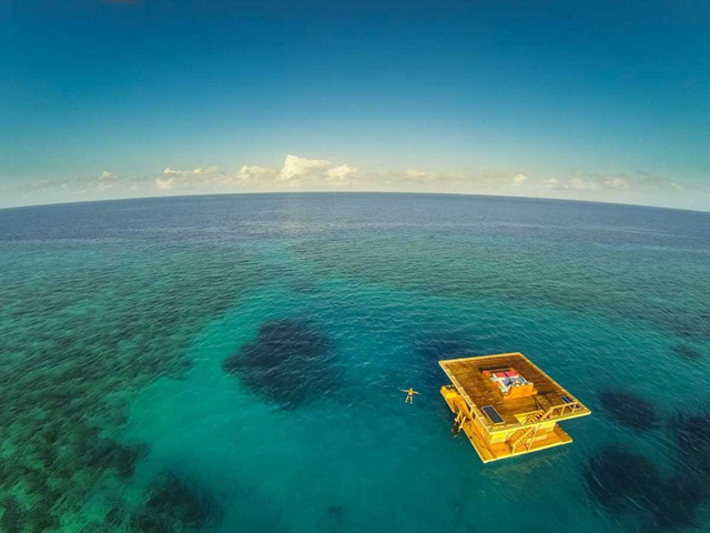 まるで胎内にいるかのように心地よい、海と一体化して泊まれるホテル