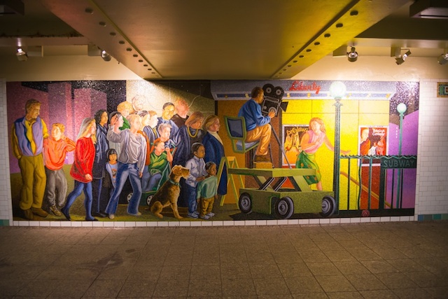 NYのエネルギーを感じる、タイムズ・スクエアの地下鉄アート