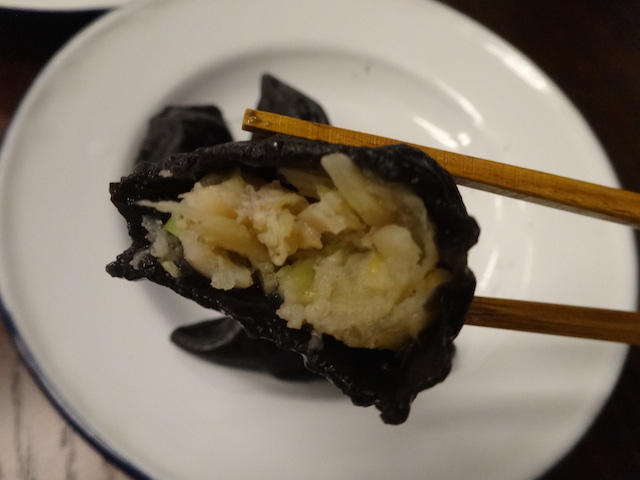 モチモチの黒餃子がたまらない！本場中国の味「可口飯店」が上野にオープン