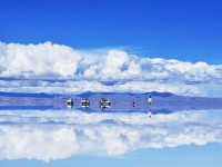世界の塩湖が魅せる「七つの絶景」