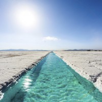 世界の塩湖が魅せる「七つの絶景」