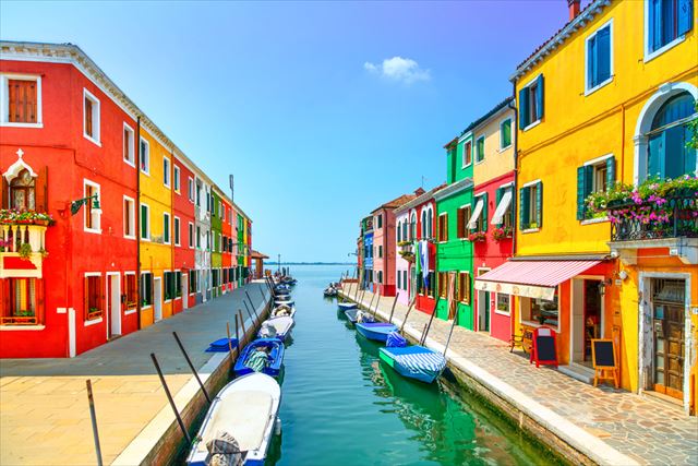 イタリア ベネチアのカラフルな姉妹島 ブラーノ と ムラーノ Tabizine 人生に旅心を