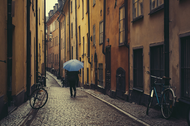 外国人は雨が降っても傘をささない？！北欧の傘事情