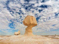 【絶景】風がつくった、奇岩の並ぶエジプト白砂漠