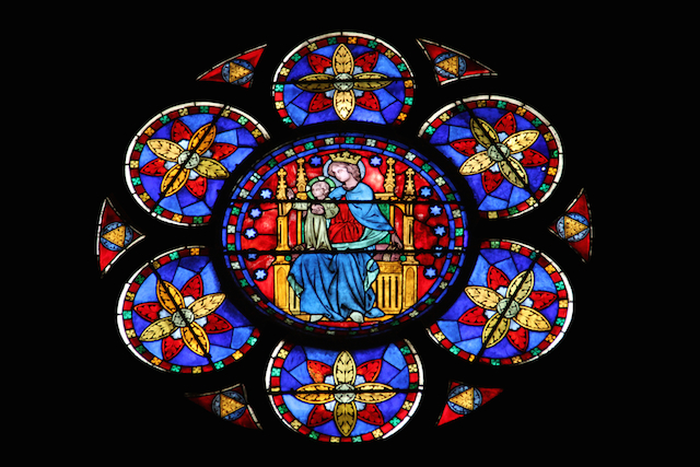 【パリ】光と色の芸術！美しすぎるステンドグラスの教会３選