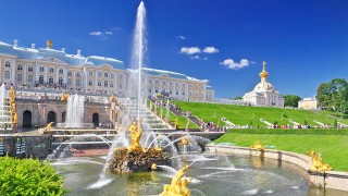 ロシアのペテルゴフの噴水が今年もシーズンスタート！