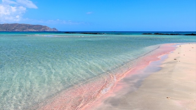 砂浜がほんのりピンク色に輝く 世界の絶景ビーチ Tabizine 人生に旅心を