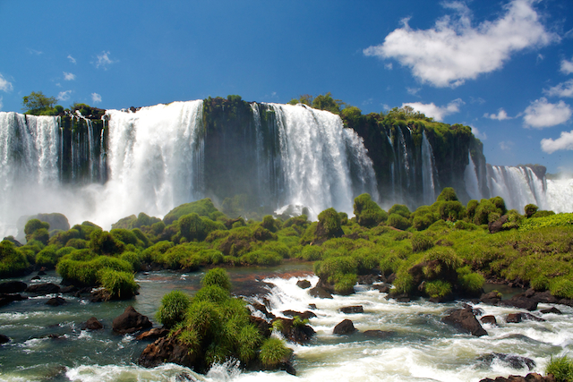 世界遺産 大雨の影響で増水するイグアスの滝 その自然現象は脅威的 Tabizine 人生に旅心を