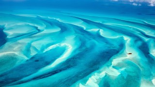 バハマの海が魅せるターコイズブルーの絶景