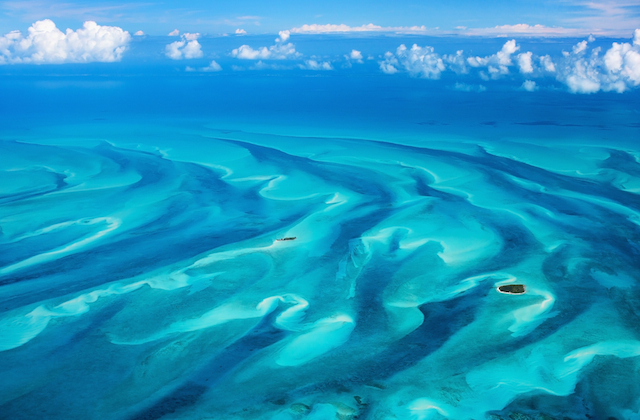 バハマの海が魅せるターコイズブルーの絶景
